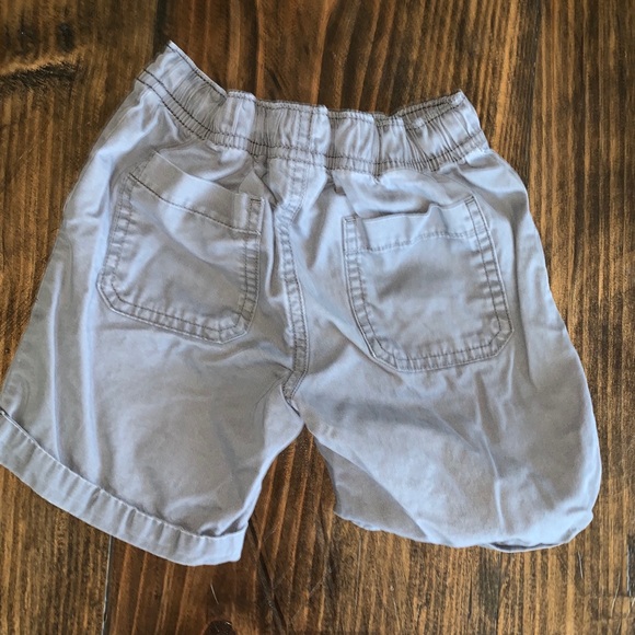 Boys gray shorts - Picture 2 of 3
